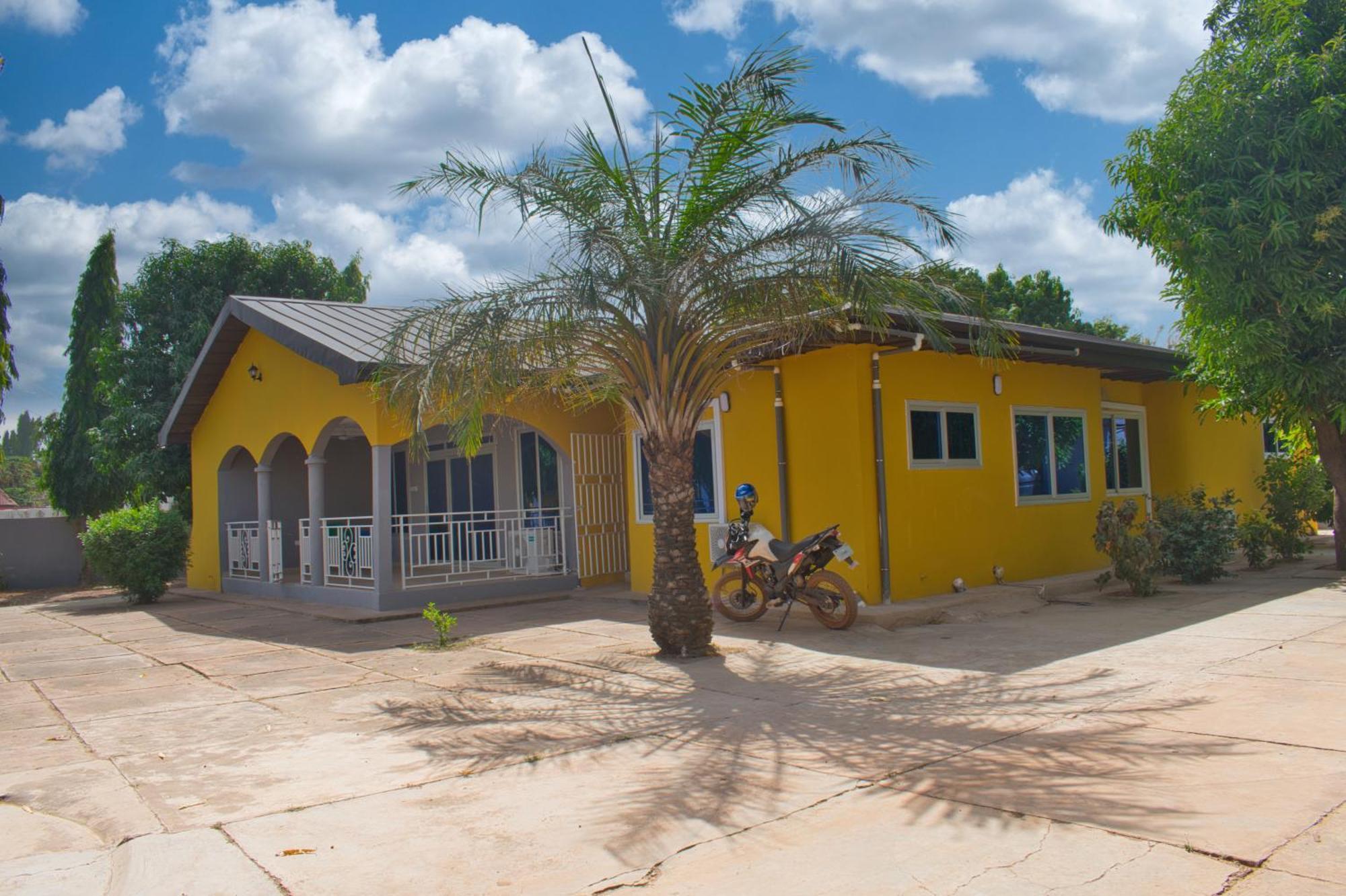 Tree House Hostel Tamale Exterior photo